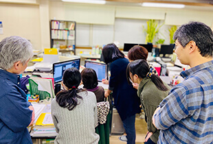 紙面づくり風景